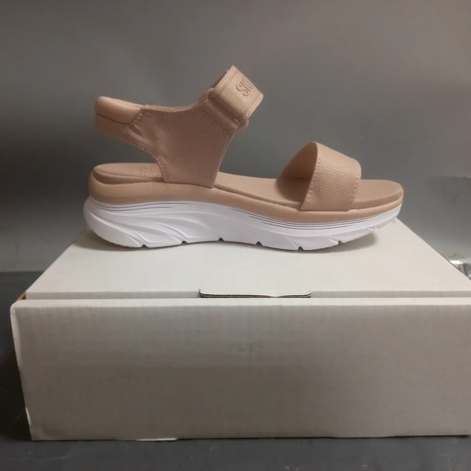 SKECHERS D'LUX WALKER WEDGE SANDALS PINK SIZE 5