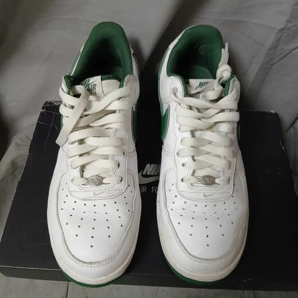 NIKE AIR FORCE 1 LOW SNEAKERS – WHITE/DEEP FOREST-GREY, UK 8 (US MEN 9 / US WOMEN 10.5)