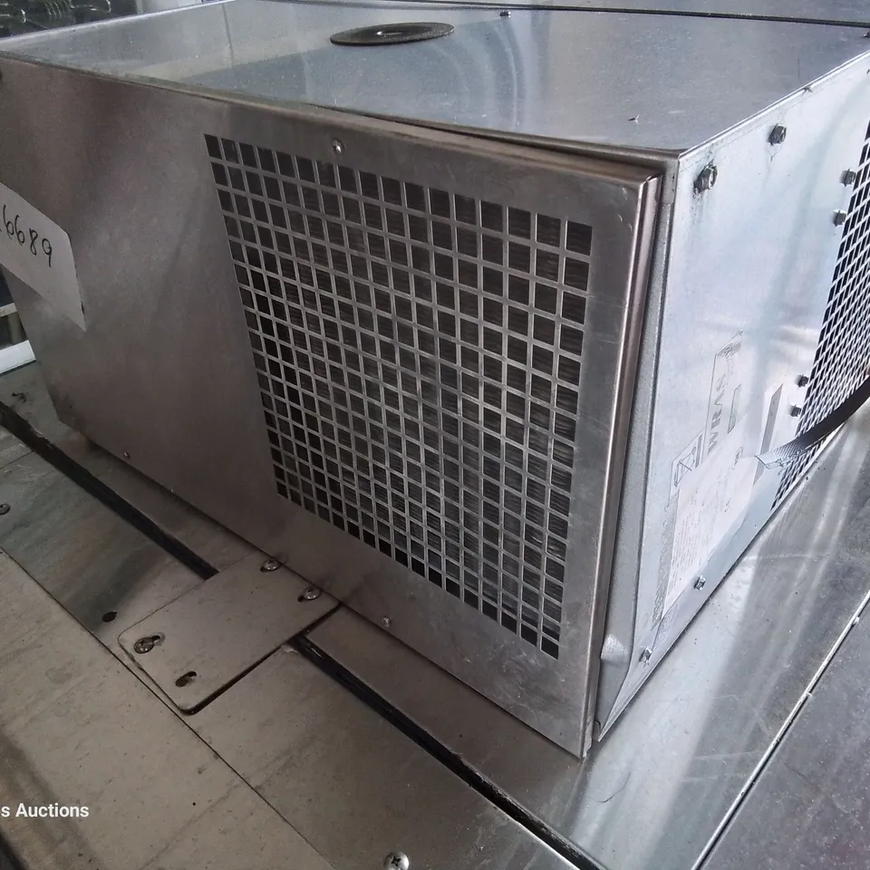 FOLLETT COMPRESSED ICE MAKER MACHINE Model WCF712-A