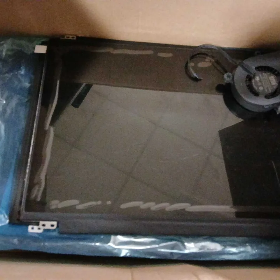 BOX OF APPROXIMATELY 12 ASSORTED COMPONENTS & PARTS TO INCLUDE - THINKPAD SCREEN , LG SCREEN , A1419 FAN ETC