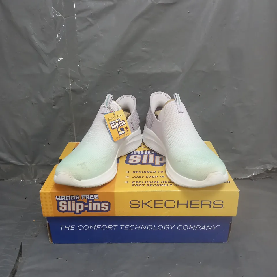 SKECHERS HANDS FREE SLIP INS TRAINERS LAVENDER/TURQUOISE SIZE 5