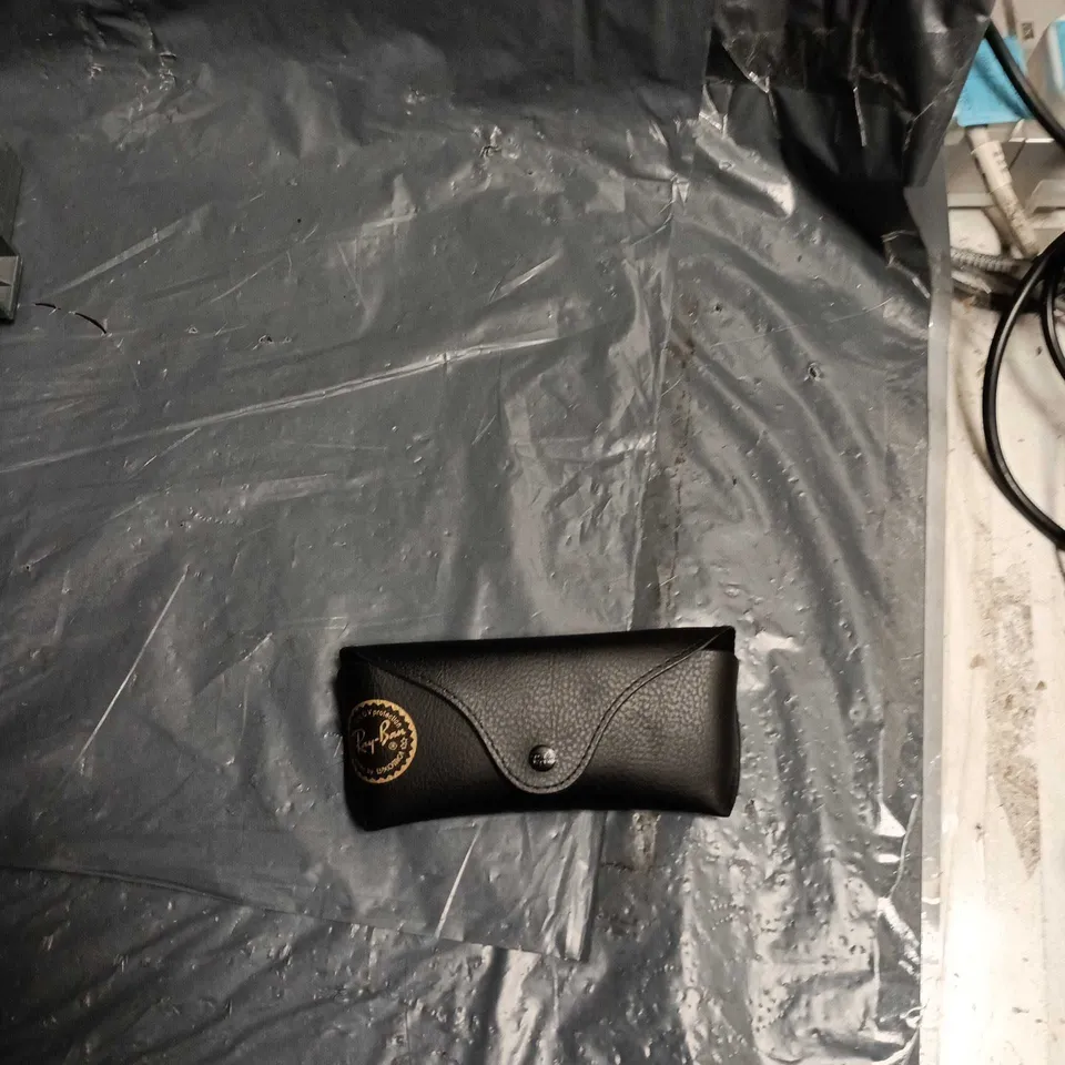 RAY-BAN ROUND METAL SUNGLASSES – GOLD FRAME, BLACK LENSES