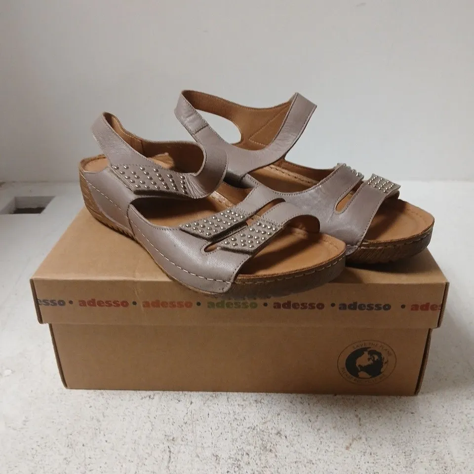 ADESSO SANDALS – GREY LEATHER STRAPPY WEDGE SANDALS - 7