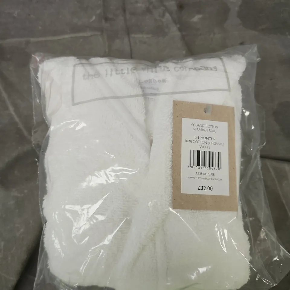 THE LITTLE WHITE ORGANIC COTTON STAR BABY ROBE, WHITE, 0–6 MONTHS