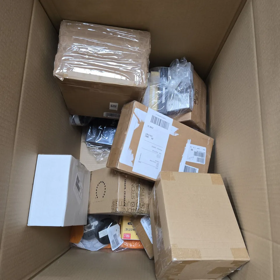 BOX OF APPROX 12 ASSORTED HOUSEHOLD ITEMS TO INCLUDE - THROW - HAIR STRAIGHTENER - CHRISTMAS DECORATION - ETC