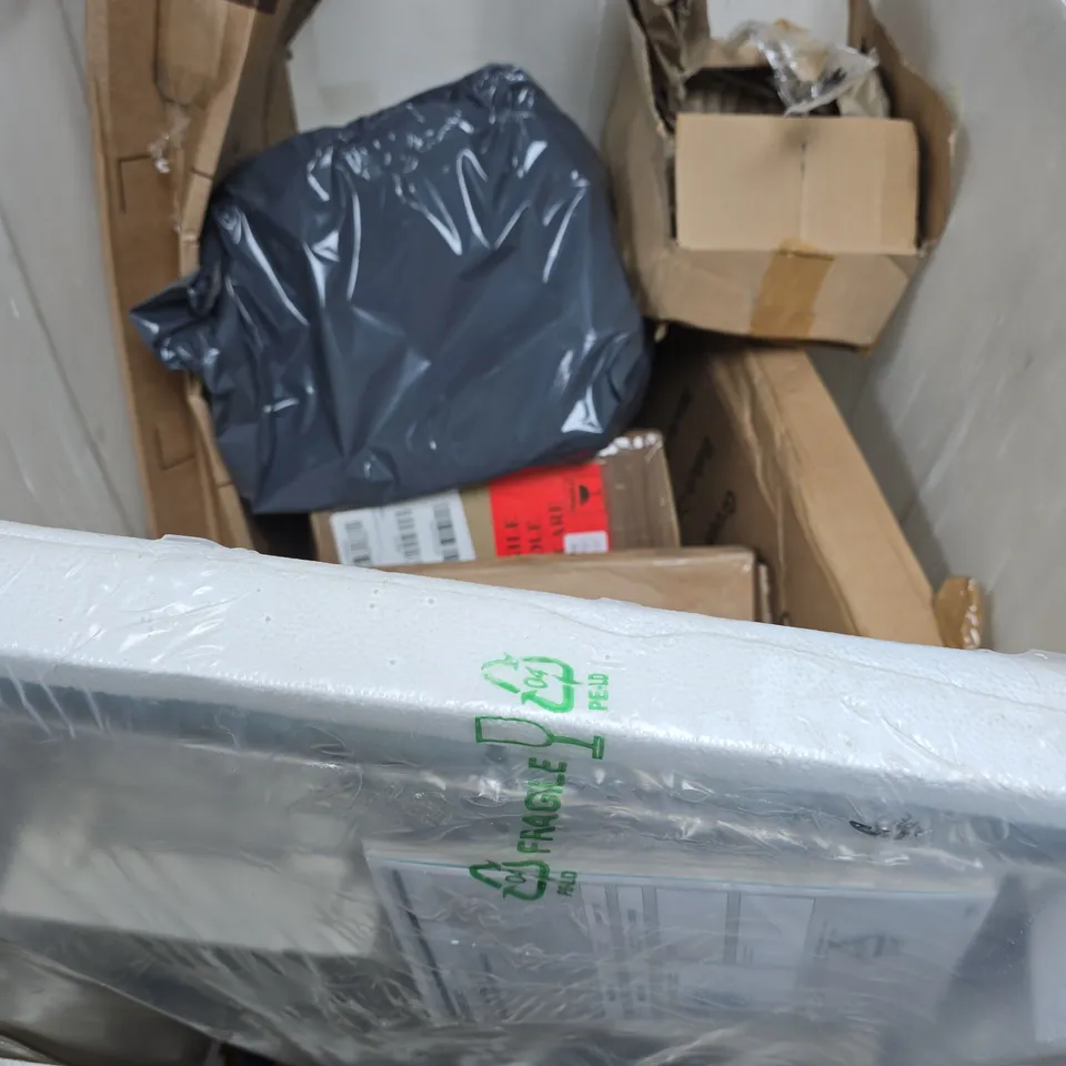 CAGE OF APPROXIMATELY 12 ASSORTED DAMAGED ITEMS TO INCLUDE TABLE LAMP, WINE GLASSES, INDUCTION HOB, ETC