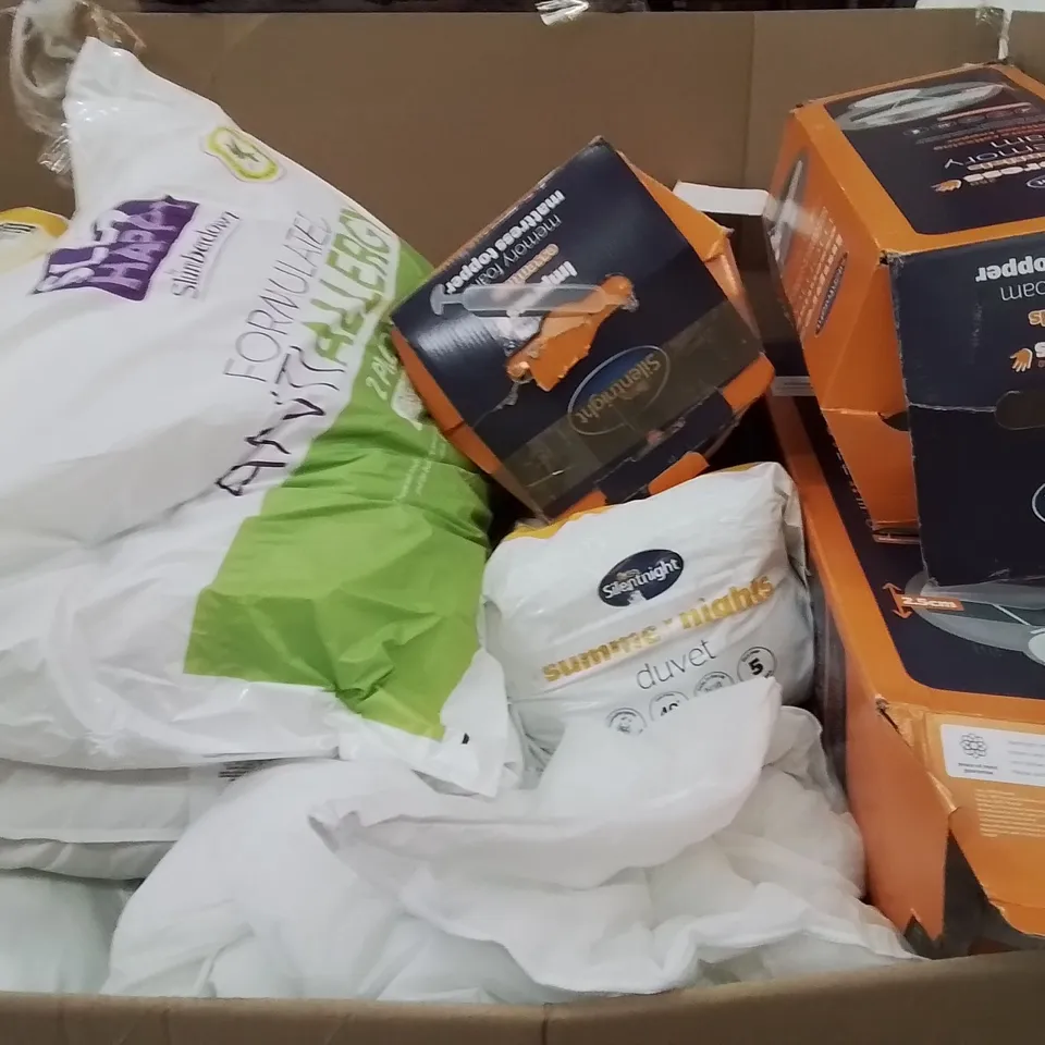 PALLET CONTAINING A VERY LARGE QUANTITY OF ASSORTED PILLOWS AND RELATED BEDDING/COMFORT PRODUCTS ECT