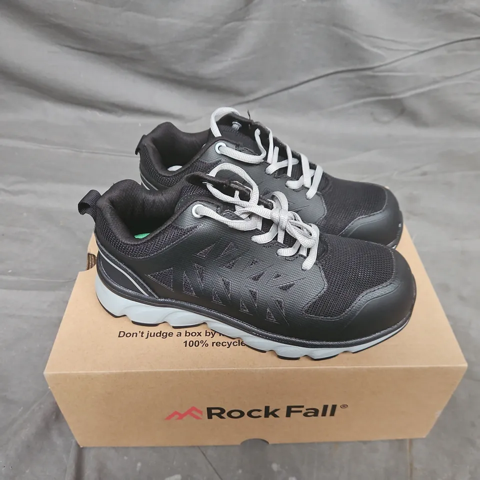 BOXED PAIR OF ROCK FALL RF108 FLY SAFETY TRAINERS IN BLACK - UK 3