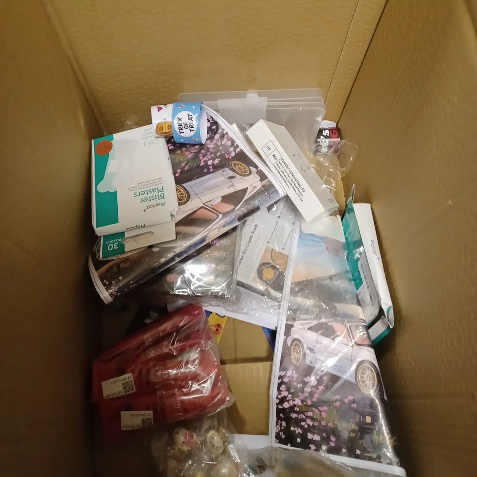 BOX OF APPROXIMATELY 10 ASSORTED ITEMS 5 INCLUDE ELECTRONIC SCALES, BLUETOOTH EARPHONES, SNAP BANDS ETC