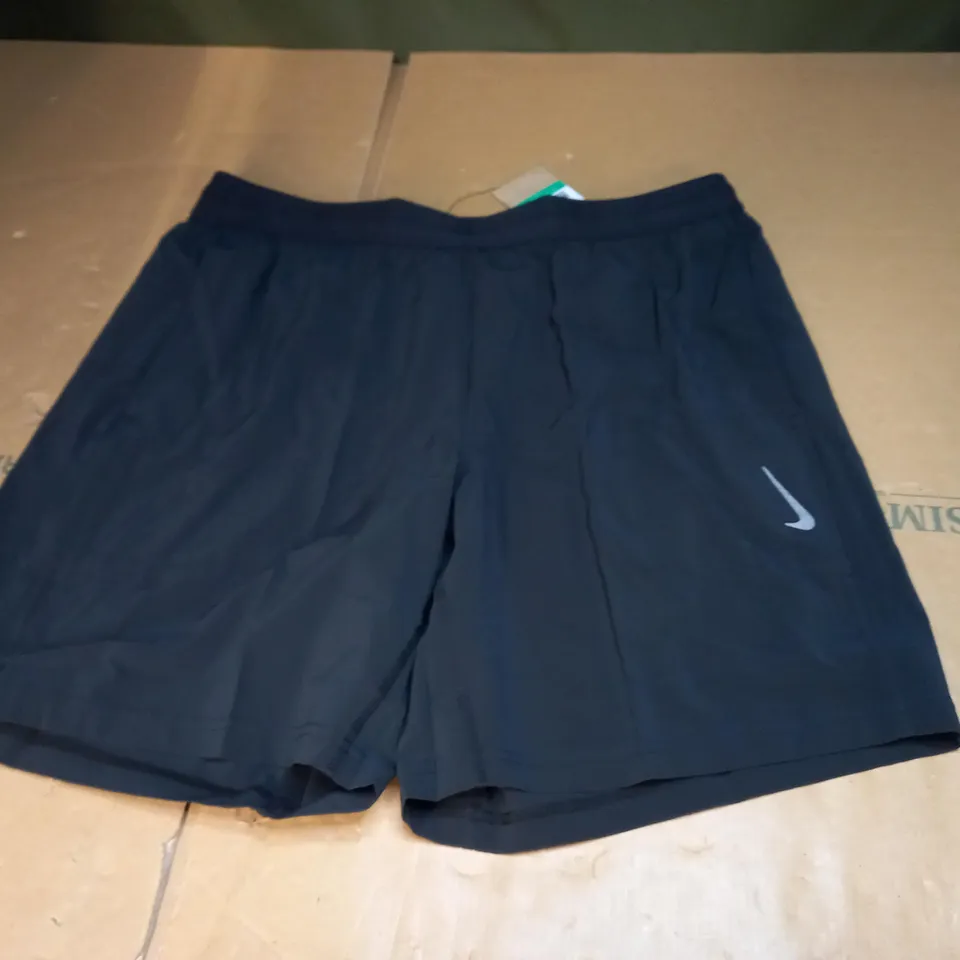 MENS NIKE YOGA SHORTS SIZE XL
