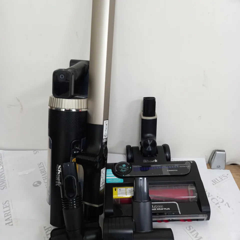SHARK STRATOS CORDLESS VACUUM IZ400UKT