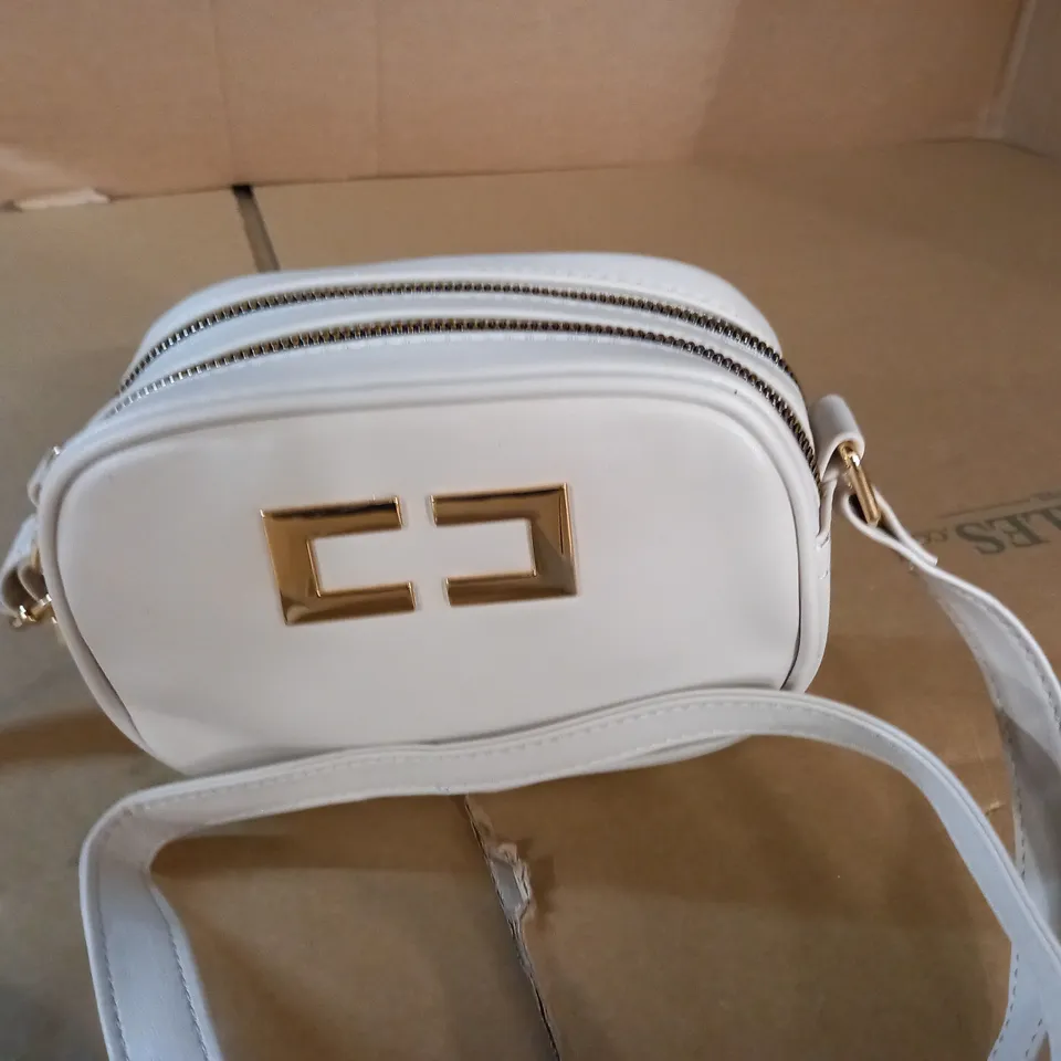 CREAM CROSS BODY CAMERA BAG