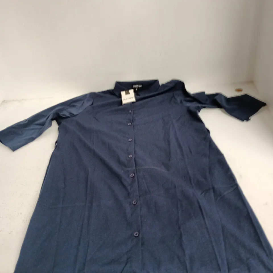 BOX OF APPROXIMATELY 25 ASSORTED CLOTHING ITEMS TO INCLUDE: CURVEWOW BUTTON BLOUSE 