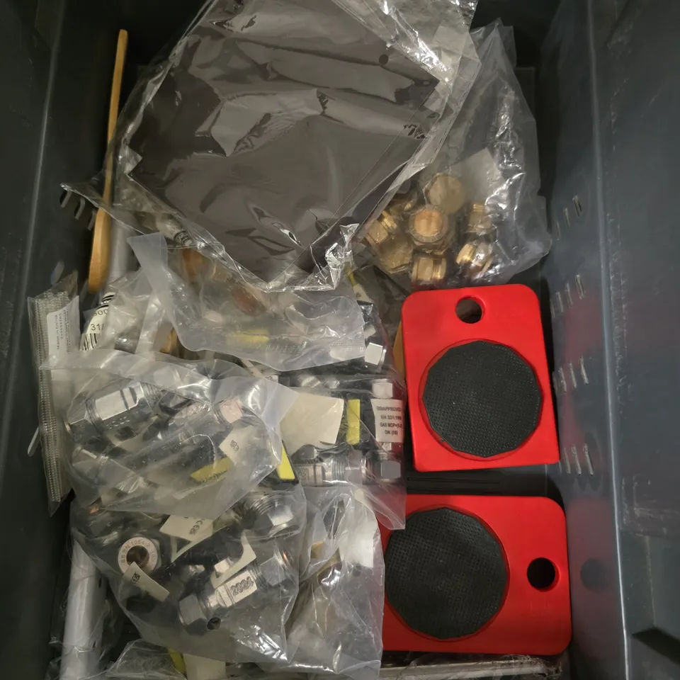 APPROXIMATELY 10 ASSORTED HOUSEHOLD ITEMS TO INCLUDE - ALANA FAIRCHILD WHITE LIGHT ORACLE - PLASTIC WALLETS - DEFENDER KEY SAFE - ETC