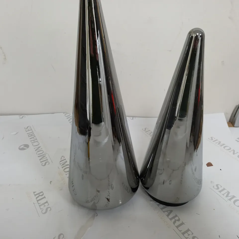 KELLY HOPPEN SET OF 2 INDOOR/OUTDOOR PRELIT GLASS DECOR - REFLECTIVE CONES