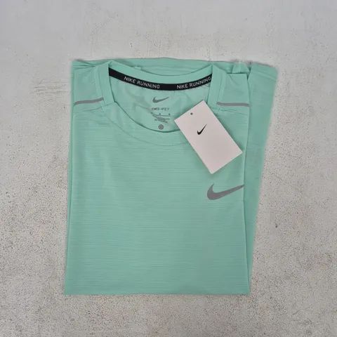NIKE DRI-FIT SHORT SLEEVE T-SHIRT IN MINT SIZE MEDIUM