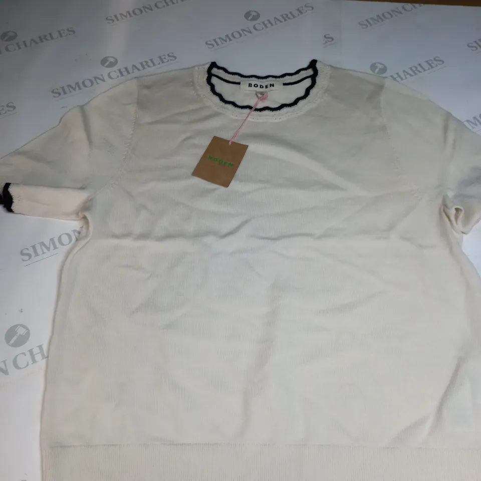 BODENS KNTTED T-SHIRT SIZE M