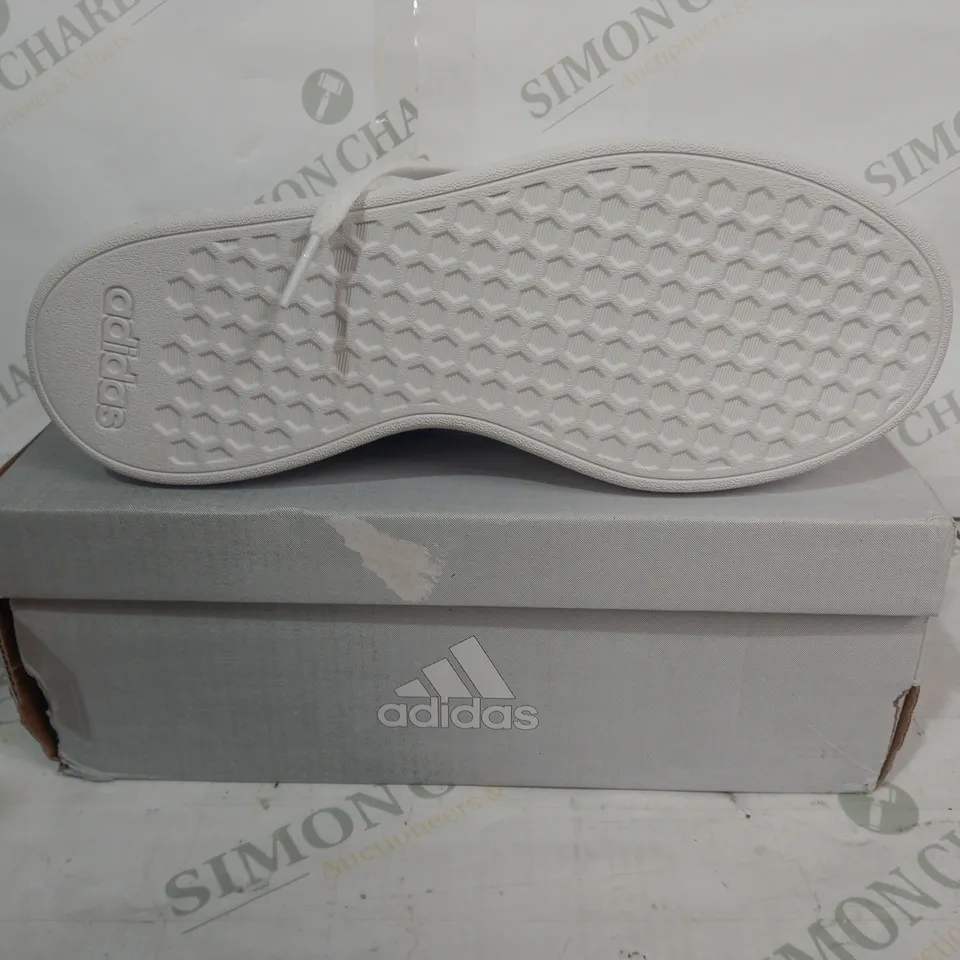BOXED PAIR OF ADIDAS COURT BASE 2 SHOES IN WHITE/SILVER UK SIZE 5.5