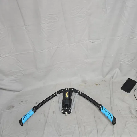 HYDRAULIC PULLER WITH FOLDING WING ARMS AND BLUE GRIP HANDLES ARM STRENGTH TRAINER