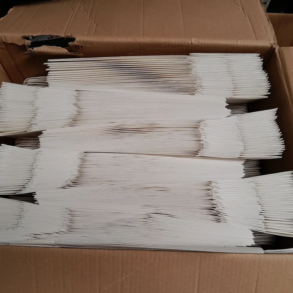 LARGE QUANTITY OF 42X32CM WHITE PAPER BAGS