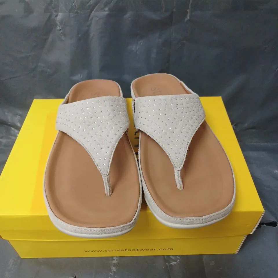 STRIVE THONG SANDALS BEIGE GLITTER SIZE 7