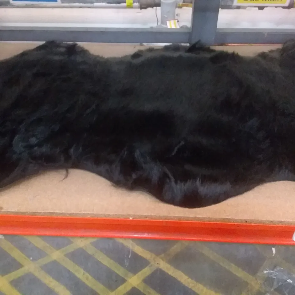 PELUS BLACK BATHMAT 