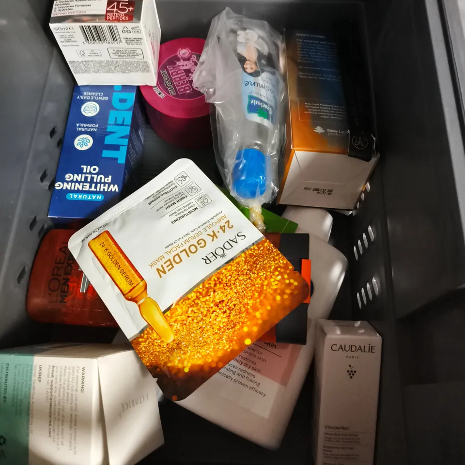 APPROXIMATEY 20 ASSORTED HEALTH AND BEAUTY PRODUCTS TO INCLUDE - BYOMA CREAMY JELLY CLEANSER - CHILD'S FARM SUN CREAM - PANTENE CONDITIONER - ETC