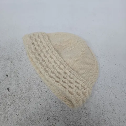 OMHU KNITTED HAT – CREAM BEANIE
