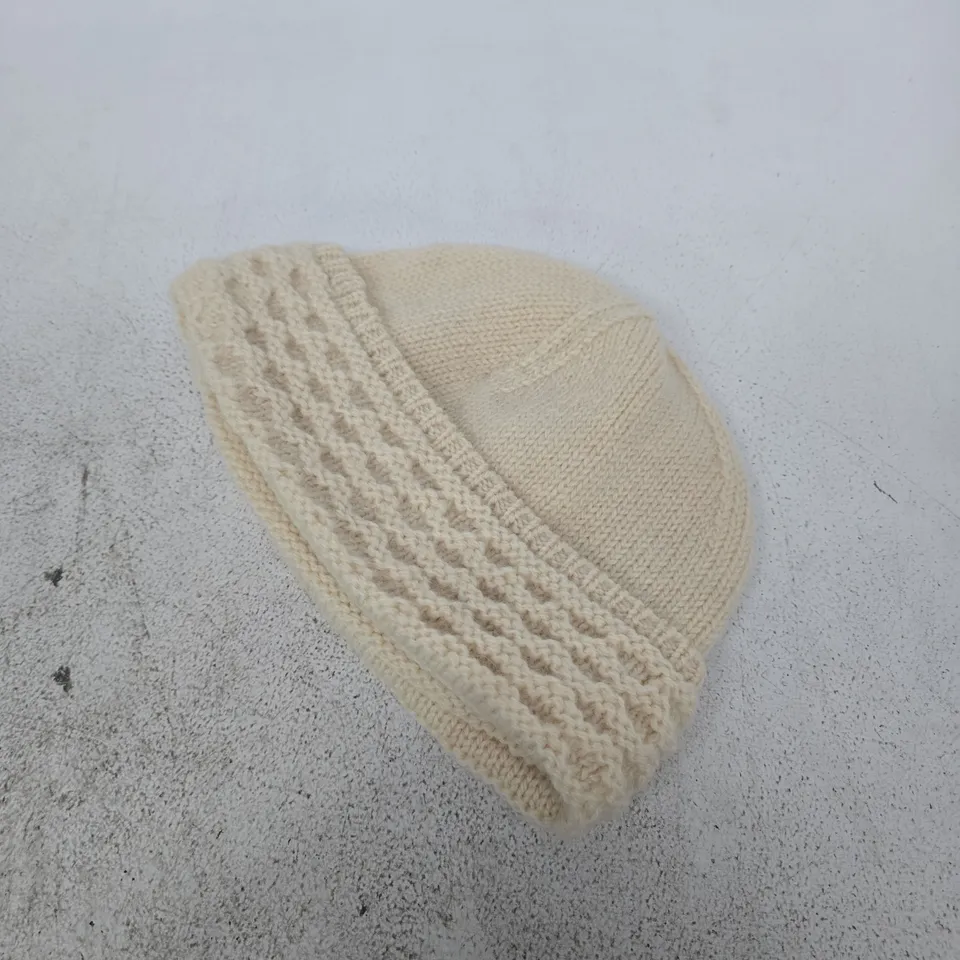 OMHU KNITTED HAT – CREAM BEANIE