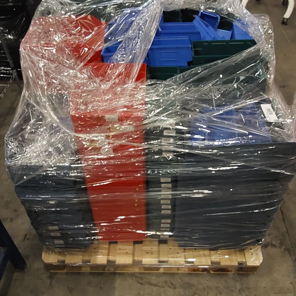 PALLET TO CONTAIN A LARGE QUANTITY OF PRODUCT STORAGE TUBS 