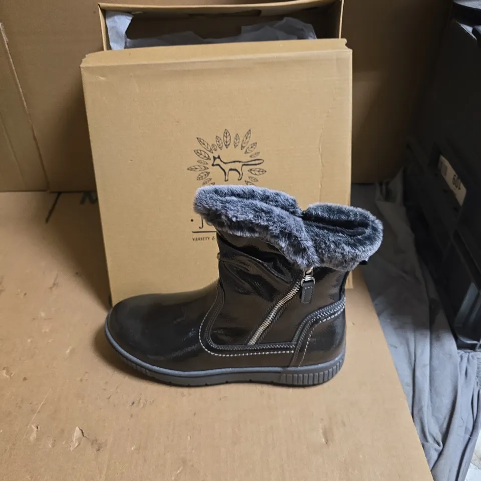 JO & JOE BLACK LEATHER WINTER BOOT WITH FAUX FUR LINING – SIDE ZIP - UK SIZE 6