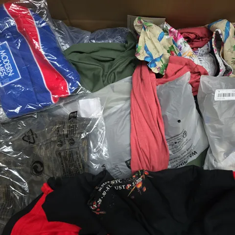 APPROXIMATELY 35 ASSORTED CLOTHING ITEMS IN VARIOUS SIZES, STYLES & COLOURS TO INCLUDE BRANDS SUCH AS BEN DAVIS, CYBER JAMMIES, JD WILLIAMS, ETC - COLLECTION ONLY