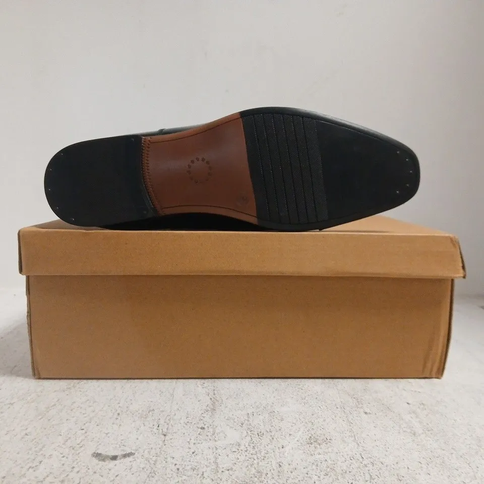 BOXED PAIR OF MAN LACE UP SHOES IN GLOSSY BLACK SIZE UK 9