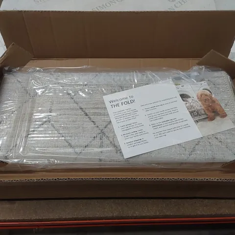 BOXED BLATT MACHINE WOMEN / POWER LOOMED LIGHT GREY RUG - 3 x 5'