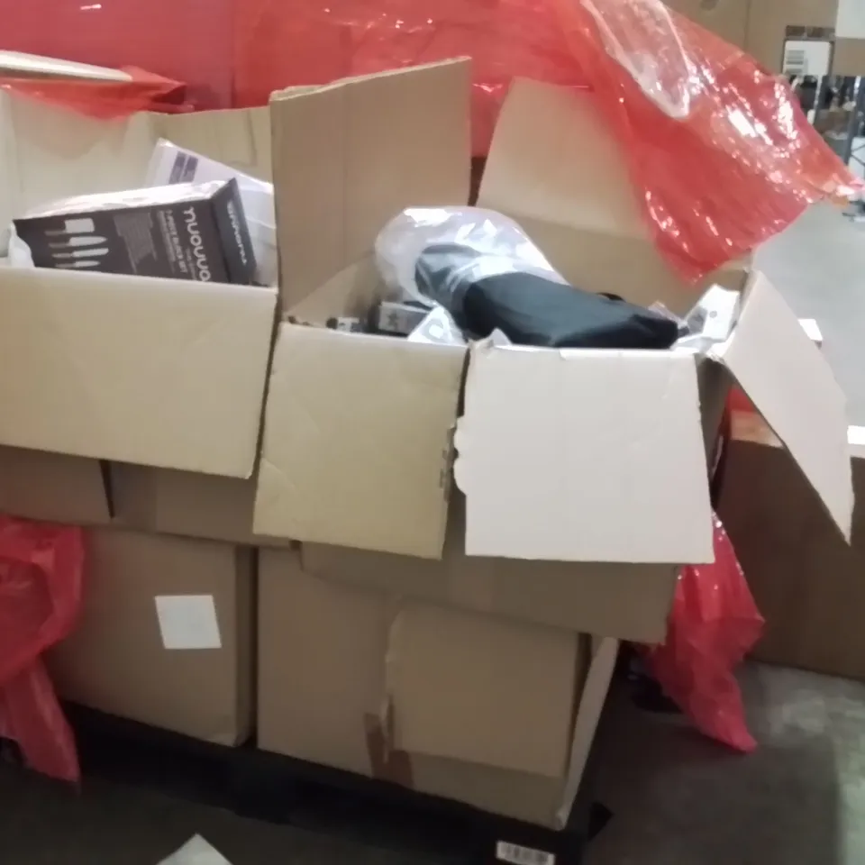 PALLET OF ASSORTED HOUSEHOLD GOODS AND PRODUCTS TO INCLUDE;7 PEICE BLOCK SET,PUMPKIN CARVIN SET,GRAY TONES ACRYLICS MARKERS