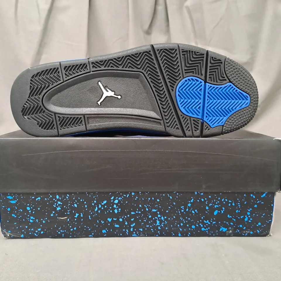 BOXED PAIR OF NIKE AIR JORDAN 4 RETRO SHOES IN BLACK/BLUE UK SIZE 8.5