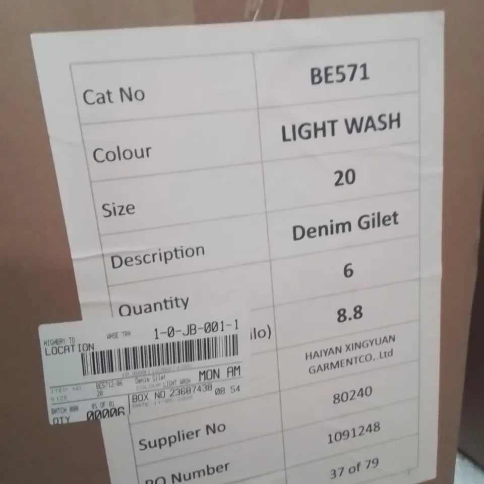 BOXED BRAND NEW APPROXIMATELY 6 SIMPLY BE LIGHT WASH DENIM GILET SIZE 20