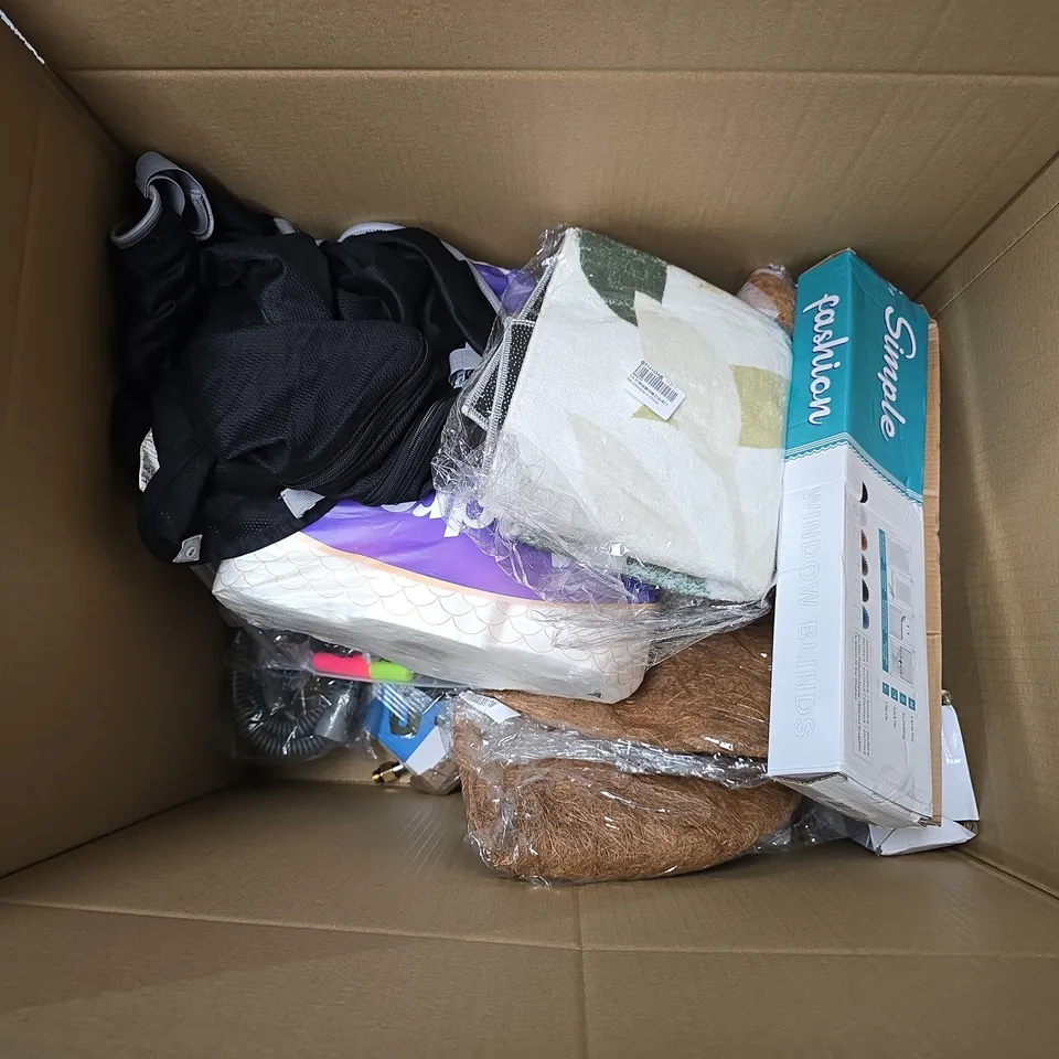 APPROXIMATELY 10 ASSORTED HOUSEHOLD PRODUCTS TO INCLUDE ANDREX ROLLS, CRAFTS WHITE CARD, WINDOW BLINDS, ETC - COLLECTION ONLY