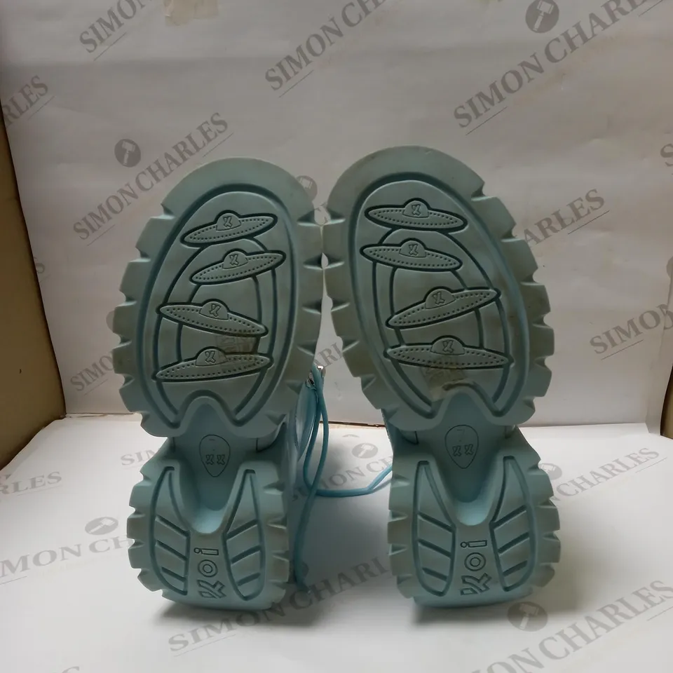 DESIGNER KOI VEGAN GOOEY BABY BLUE PLATFORM BOOTS SIZE 7