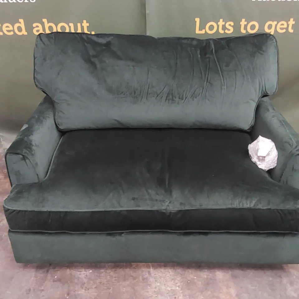 DESIGNER QUALITY 2 SEATER GREEN VELVET UPHOLSTERED SOFA BED