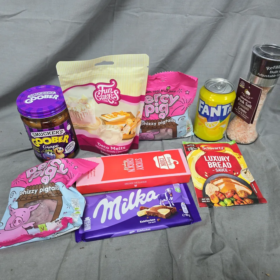 APPROXIMATELY 12 ASSORTED FOOD & DRINK ITEMS TO INCLUDE PERCY PIGS SWEETS, HIMALAYAN PINK SALT, MILKA CHOCOLATE, ETC - COLLECTION ONLY