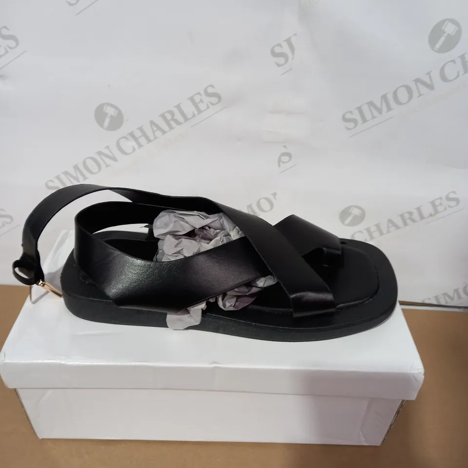 BOXED PAIR OF DESIGNER BLACK SANDALS SIZE 38