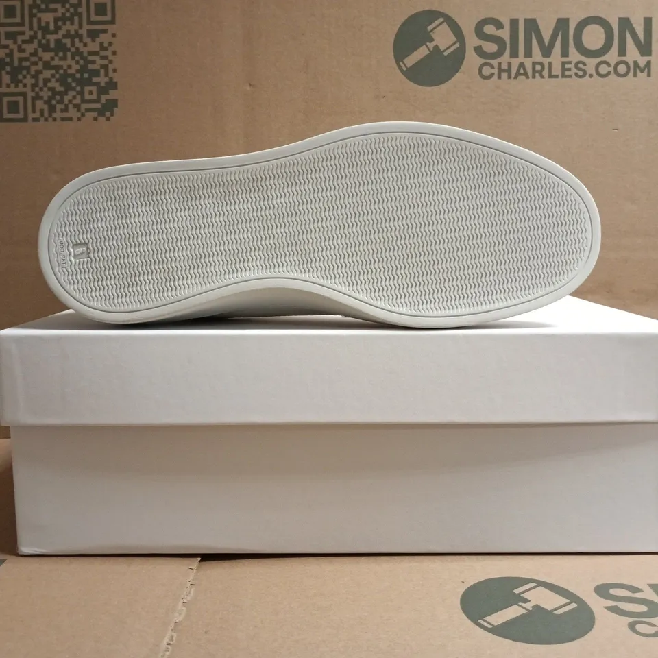 BOXED PAIR OF JUDE LLOW TELIER SHOES IN WHITE SIZE UK 8