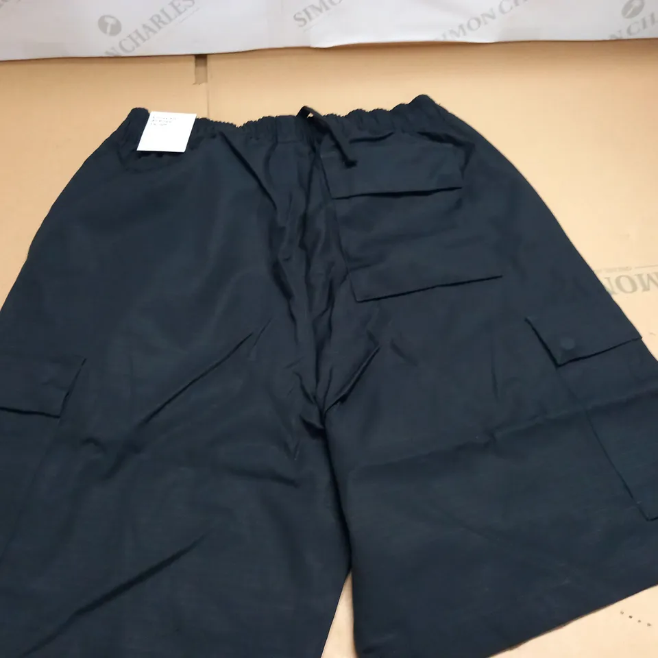 NIKE LOOSE FIT BLACK SHORTS - S
