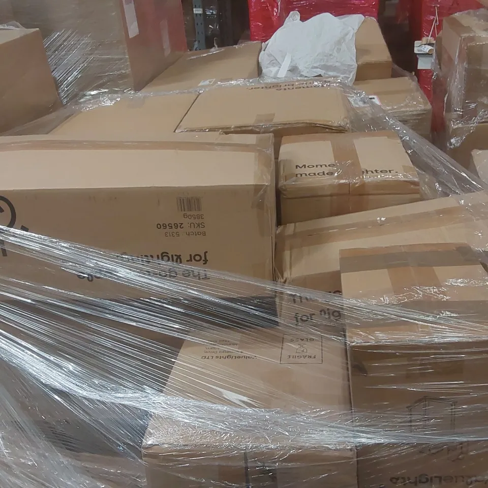 PALLET CONTAINING A VERY LARGE QUANTITY OF ASSORTED DESIGNER LIGHTING PRODUCTS