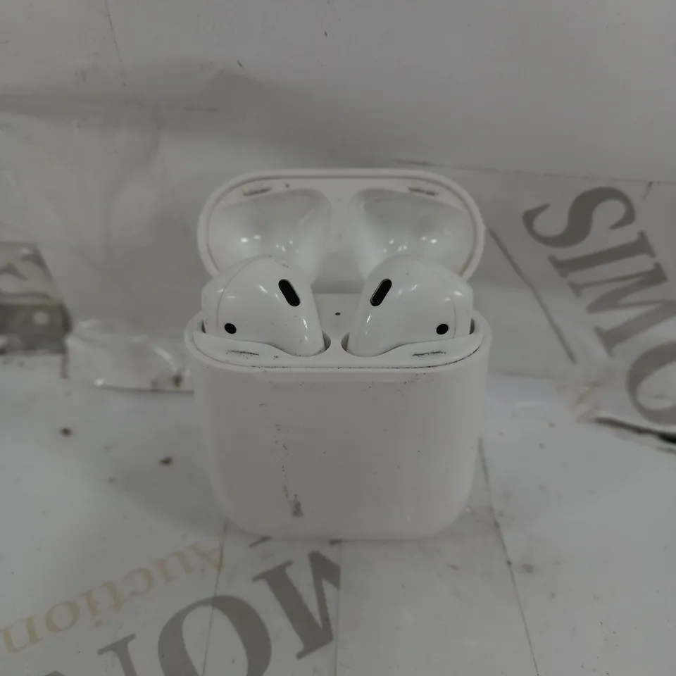 APPLE AIR PODS FIRST GEN