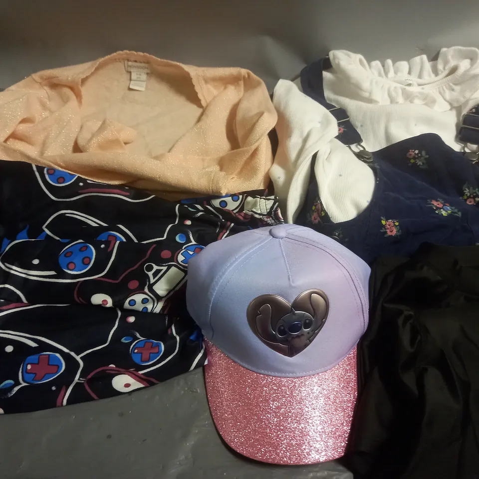 APPROXIMATELY 15 ASSORTED CHILDRENS CLOTHING PRODUCTS IN AGES RANGING FROM 5-10YRS TO INCLUDE - HAT , T-SHIRT , TROUSERS ETC