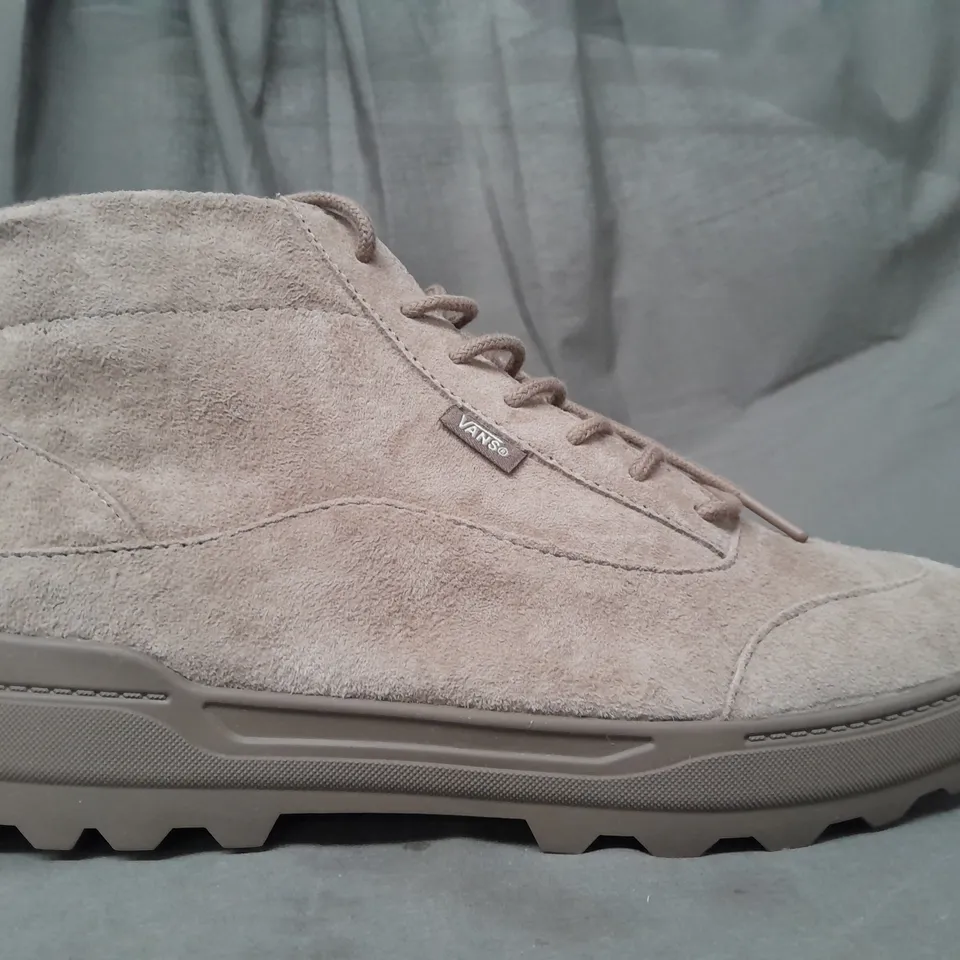 BOXED PAIR OF VANS COLFAX BOOTS IN STONE UK SIZE 8.5