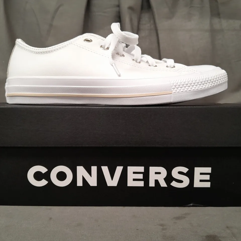 BOXED PAIR OF CONVERSE SHOES IN WHITE UK SIZE 5