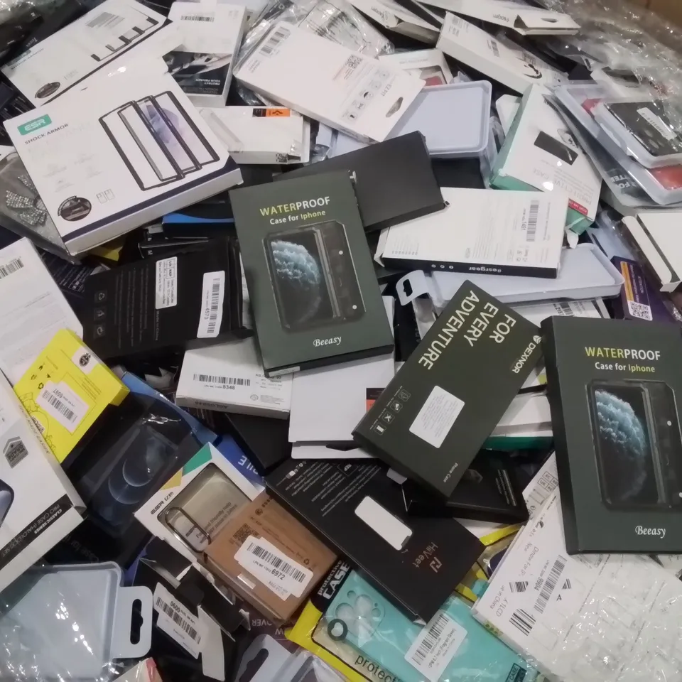 PALLET CONTAINING VERY LARGE AMOUNT OF BRAND NEW PHONE CASES [MODELS AND MAKES VARY]